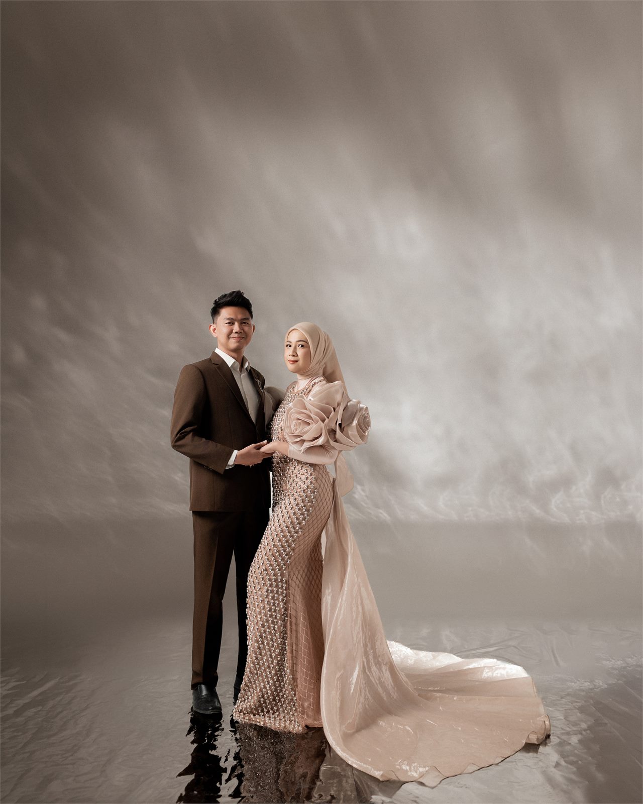 Billy dan Dina dalam busana prewedding
