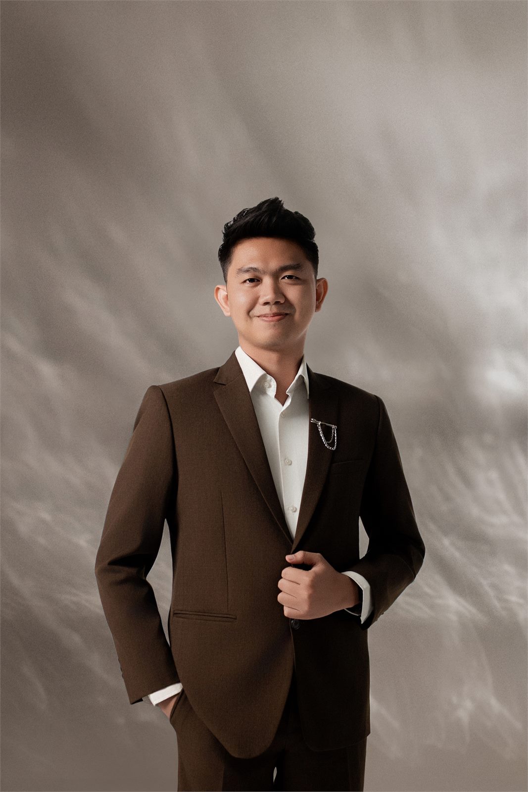 Billy dalam busana prewedding