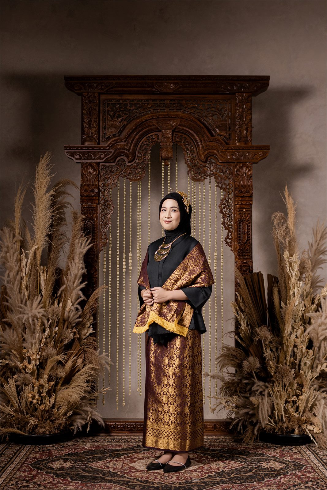 Dina dalam busana adat